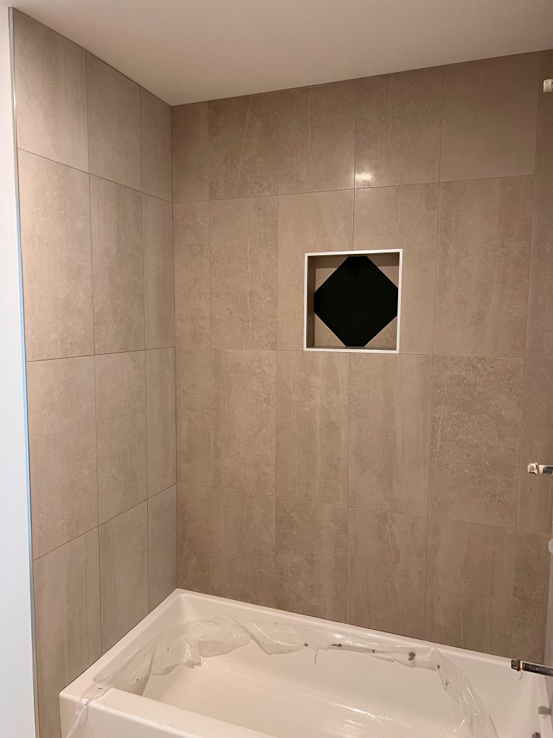 Tiled tub surround